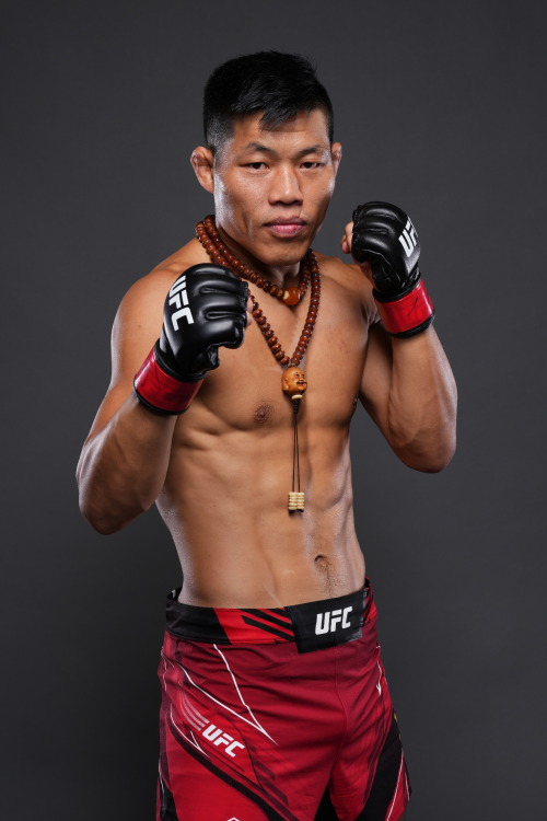 UFC279聚焦： 李景亮九月迎战前临时轻量级冠军“夜魔”托尼·弗格森