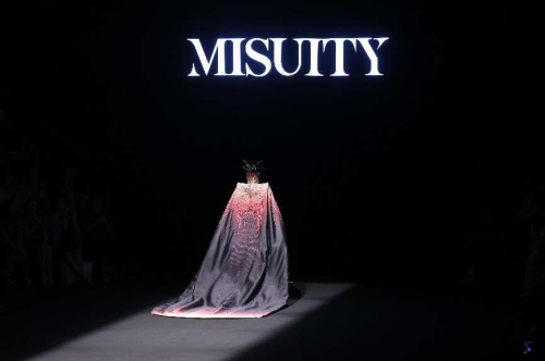 MISUITY米休缇·【见己】SS24中国国际时装周开幕大秀 ——国奢崛起 绽放女性力量