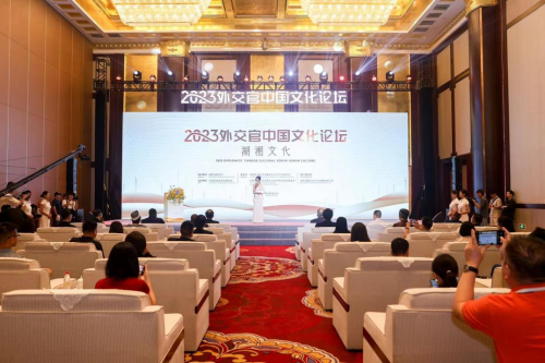 三大湖湘礼亮相2023外交官中国文化论坛 和成天下作为湖湘文化代表礼赠外宾