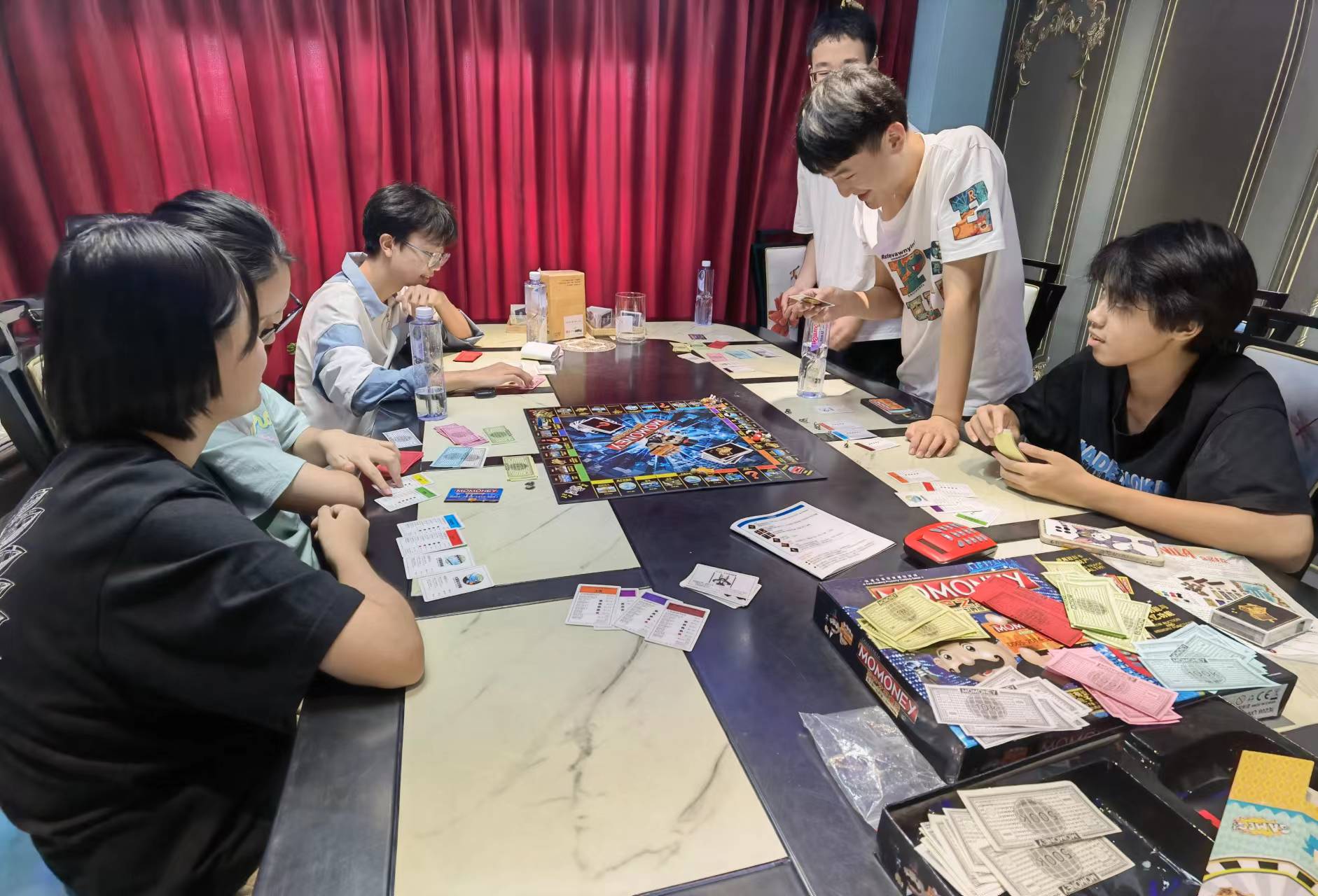 关伟（数学老师）