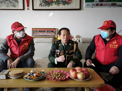 中建三局北京公司员工听革命前辈讲授党的创新理论