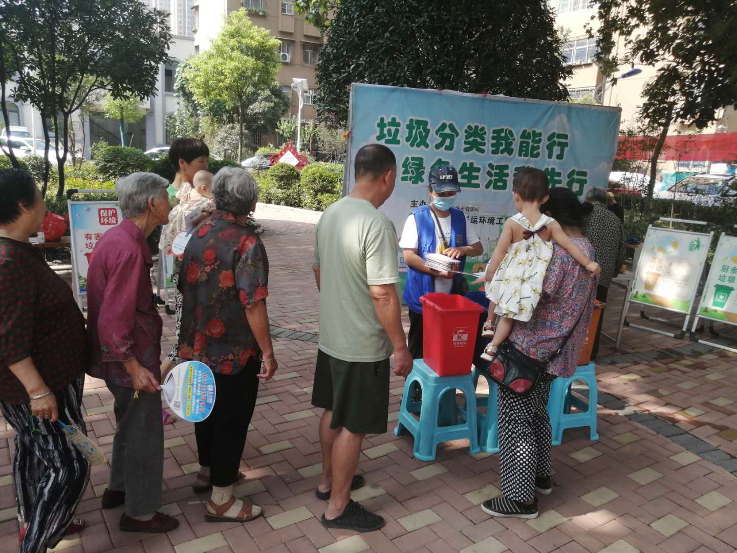 郑州市管城区紫荆小区垃圾分类宣传活动