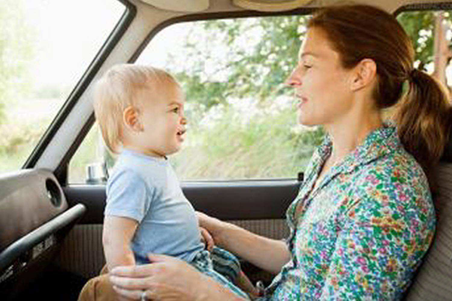 4026705036_23226400743_抱着坐车