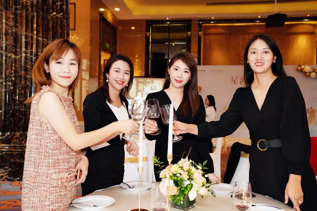 24个星河湾社团共同绘制了一幅长达6米的中国卷轴！