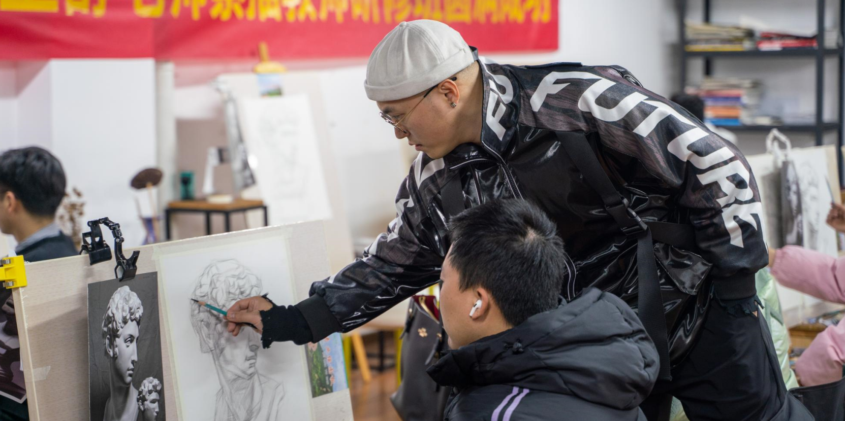 重庆美术集训画室：厚德路画室/光线艺术重磅推出央清王者班！
