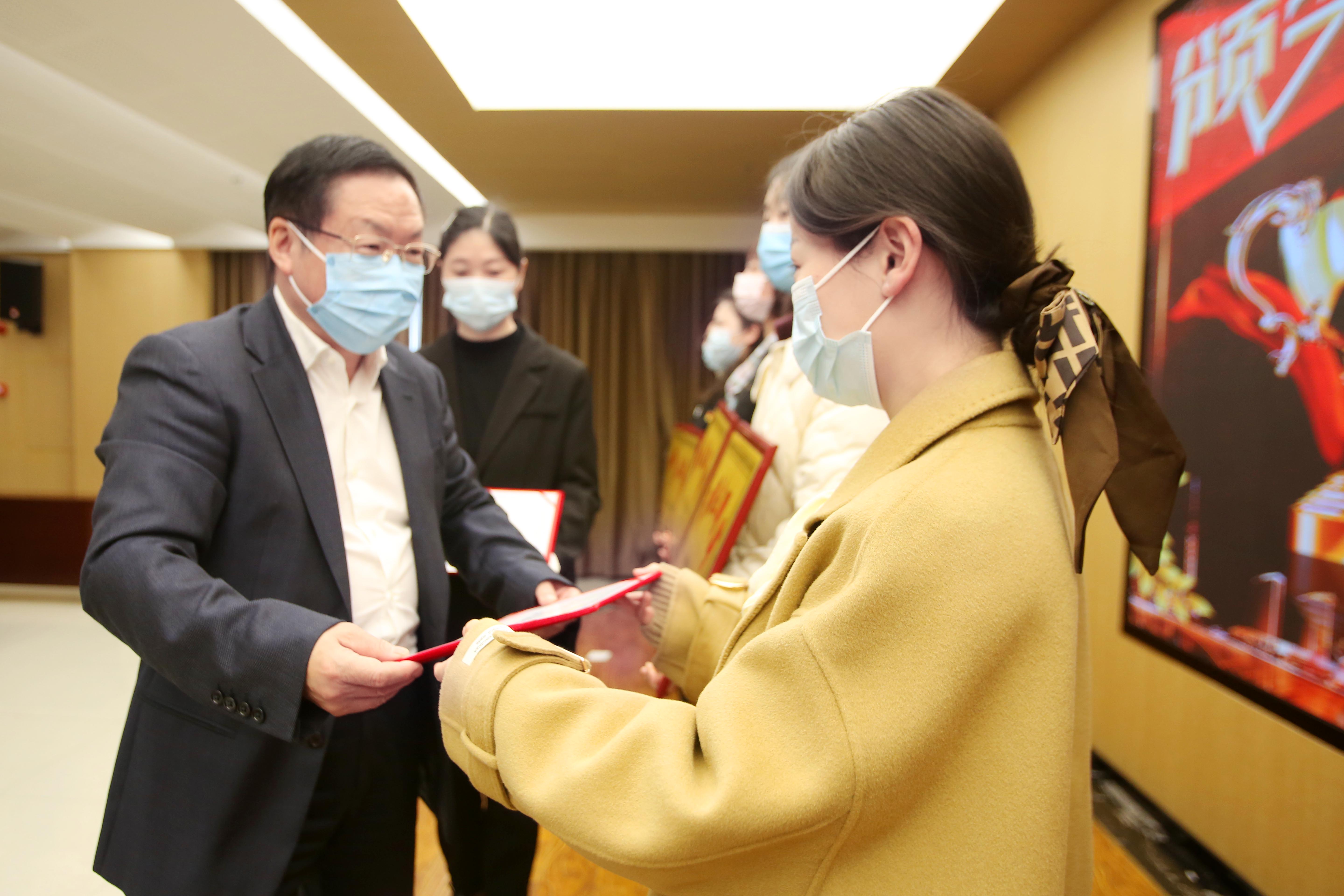 http://img.toumeiw.cn/upload/images/20220310/56e1efec8fd34581728b3f10886e59ad.jpg