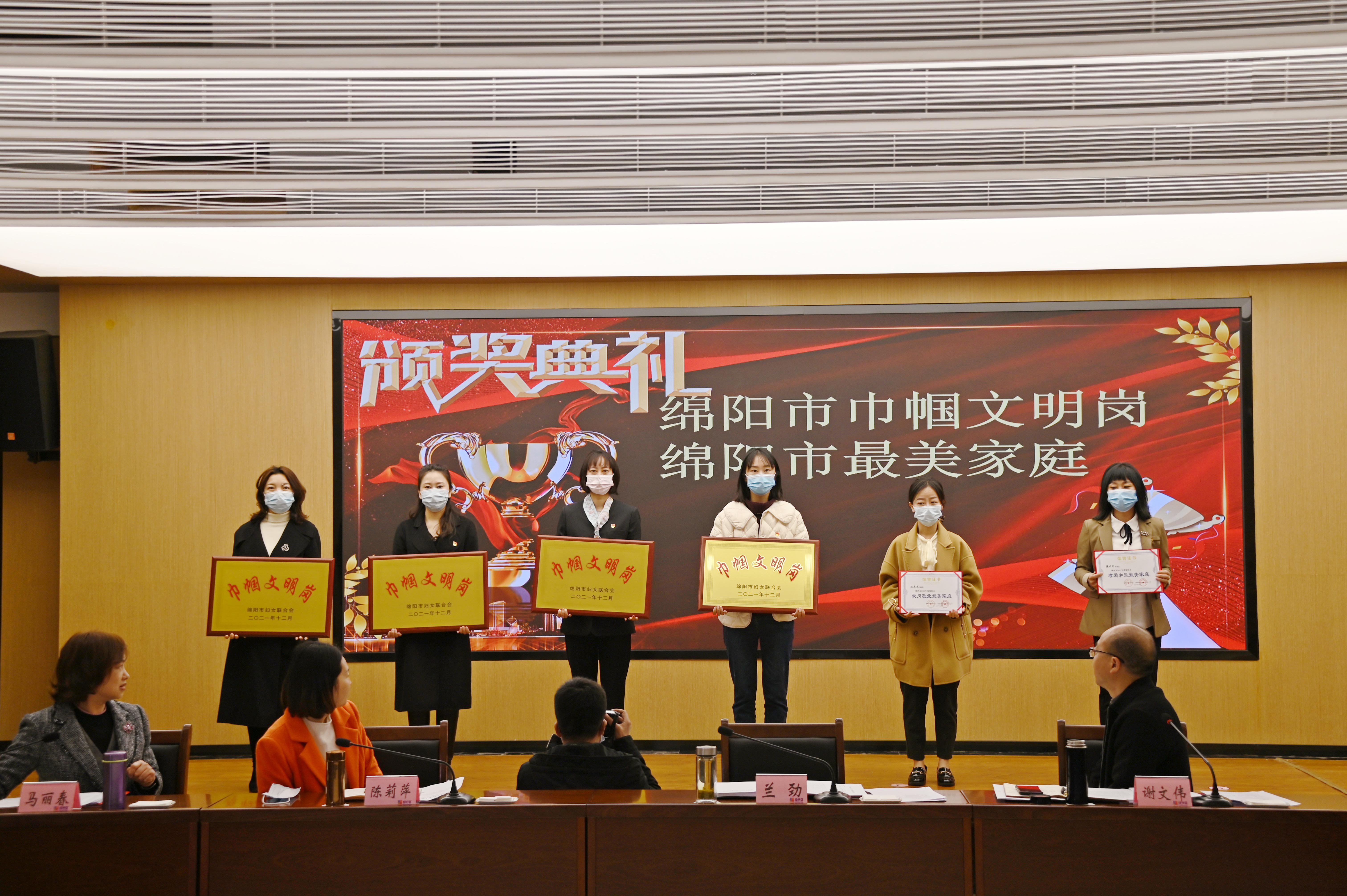 http://img.toumeiw.cn/upload/images/20220310/c644725816a255543e488df666987110.jpg