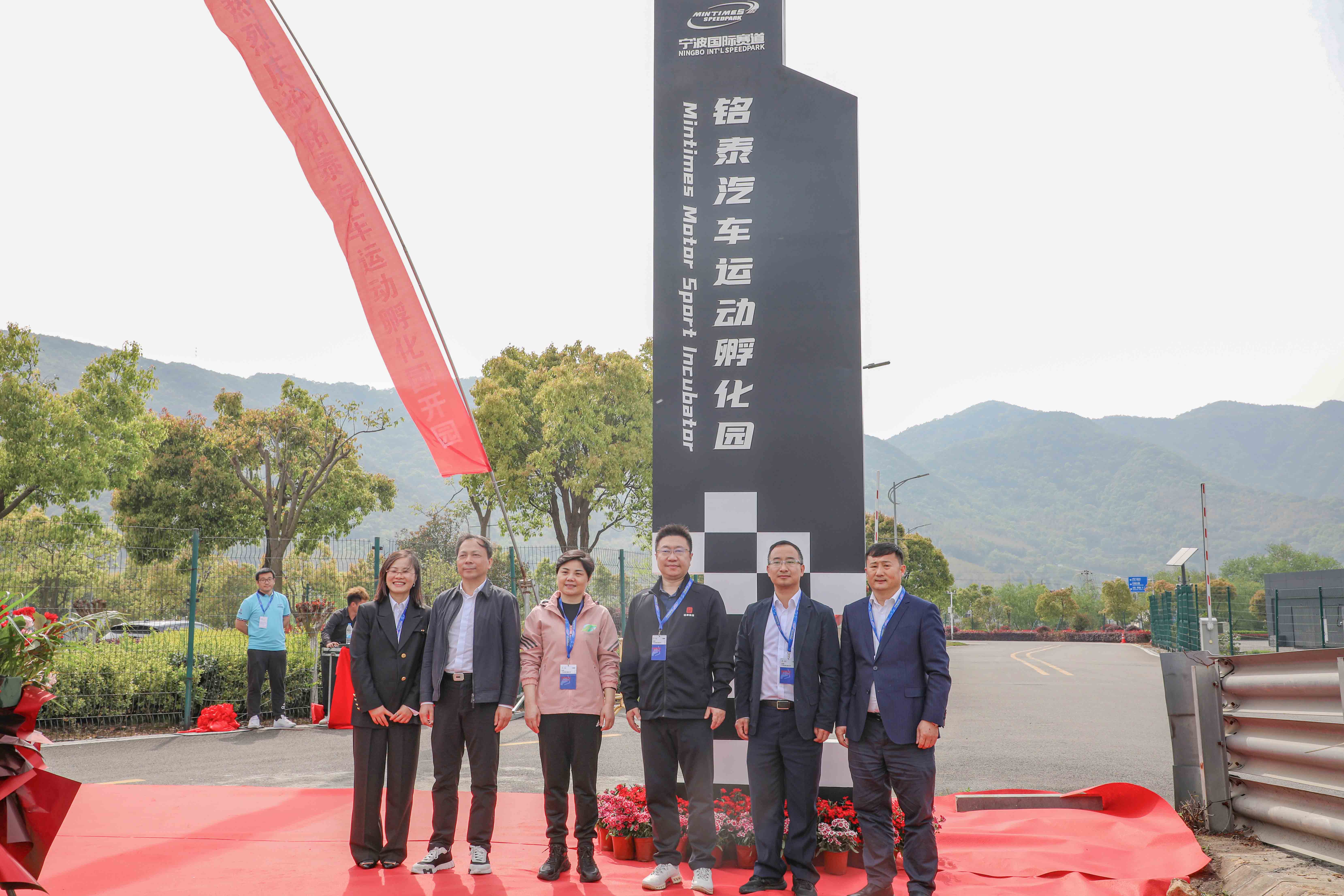 http://img.toumeiw.cn/upload/images/20231120/d883f1e13e5bbf43f84ce992309915e1.jpg