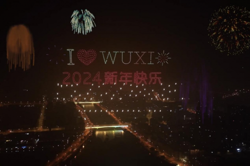 上海雏鸟科技无人机灯光秀跨年表演点亮三国五地夜空