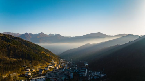 探访天府旅游名村│宝兴县咎落村:雪山下的神秘村落