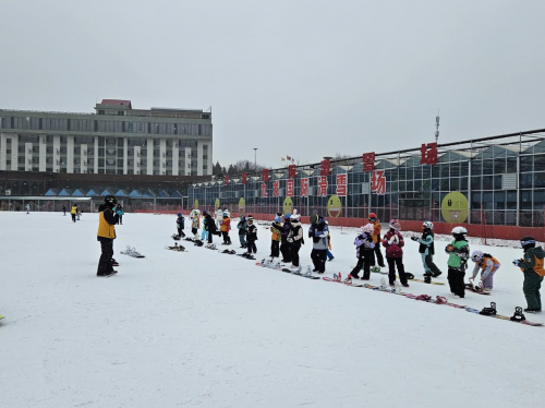 冰雪旅游被青少年推崇