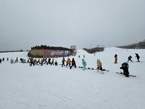 冰雪旅游被青少年推崇