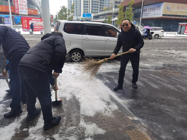鼎城区交通运输局 党委统筹 戮力同心 破冰除雪保平安