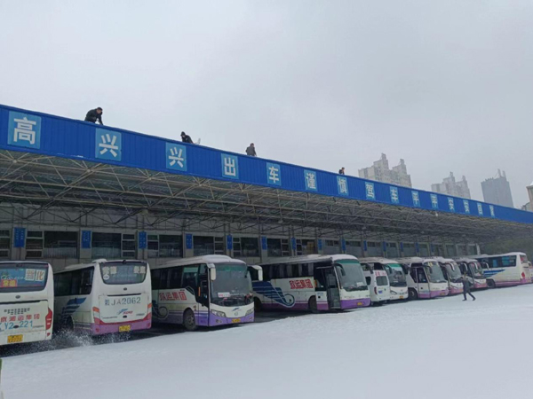 鼎城区交通运输局开展扫雪除冰志愿服务