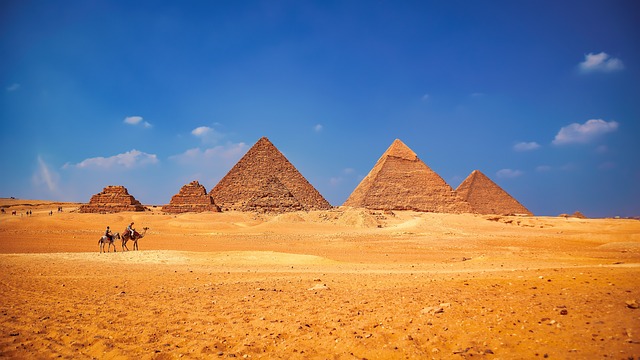 埃及金字塔“世纪工程”重修被轰荒谬：只差没有贴上瓷砖_https://www.izongheng.net_文旅_第1张